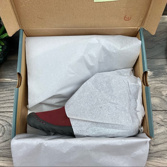 NEW JBU by Jambu Juno Ankle Bootie Boots Red 9M 40 - Picture 10 of 12